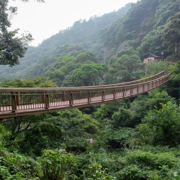 Karatsu (Saga, Kyushu), Suspended bridge with a view on Mikaeri no Taki Falls