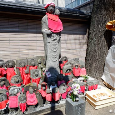 Sugamo (Tokyo), Jizo statues at Kogan-ji temple