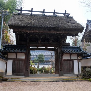 Tesshin-ji (Hyogo Prefecture), Sanmon thatched-roof gate