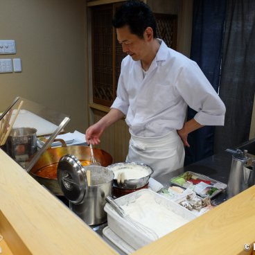 Tempura Tobari, Chef Tobari cooking tempura