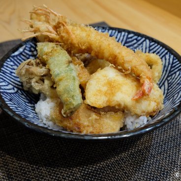 Tempura Tobari, Tempura rice bowl (tendon) ready to eat
