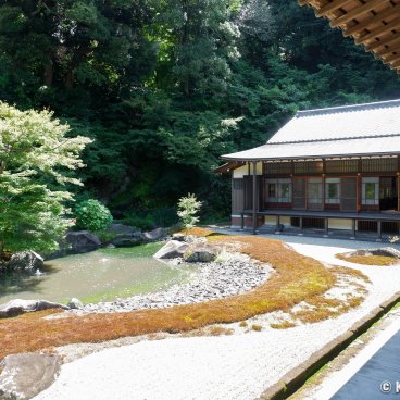 Engaku-ji (Kamakura), View on Daihojo Pavilion's Zen garden 2