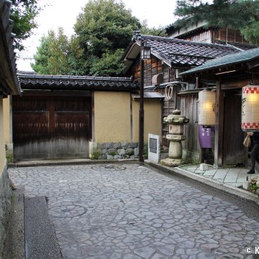 Nagamachi (Kanazawa), Traditional street in the samurai district and Kaburaki Kutani ceramic shop