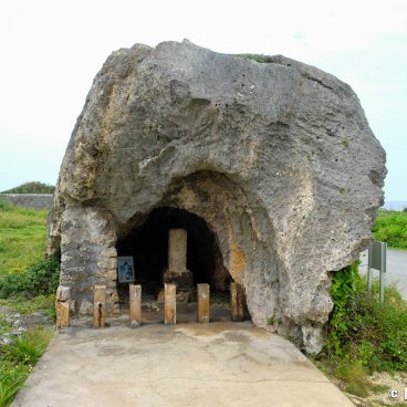 Higashi-Hennazaki Cape (Miyako-jima), "Mamuya's Grave" (Mamuya-no-haka)