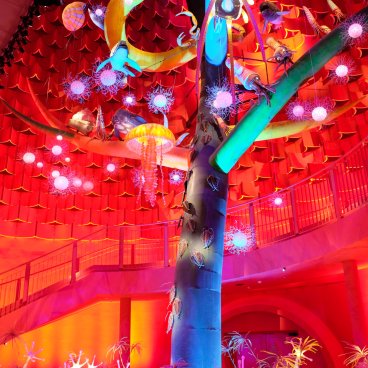 Expo'70 Park (Osaka), Tree of Life inside the Tower of the Sun