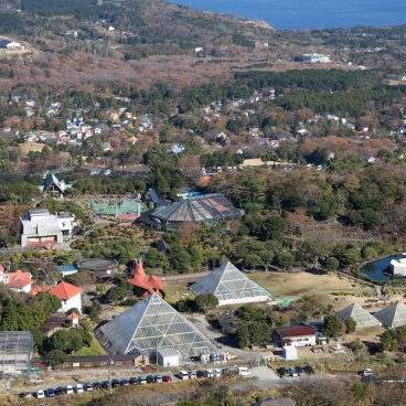 Izu Shaboten Zoo, Elevated view on the park's greenhouses