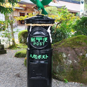 Kumano Hongu Taisha, Mailbox topped with a Yatagarasu, the three legged crow deity