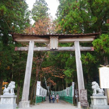 Kumano Hongu Taisha, Torii gate at the entrance of the shrine 2