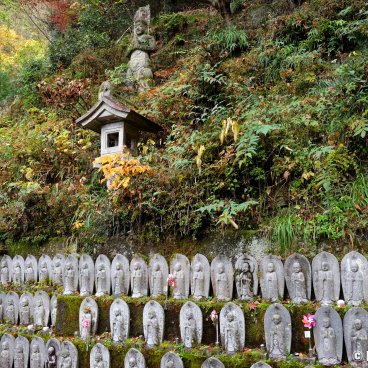 Tanukidani-san Fudo-in (Kyoto), Buddhist statues, including Jizo statues 2