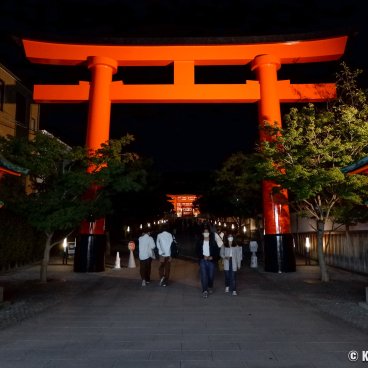 Fushimi Inari Taisha at night