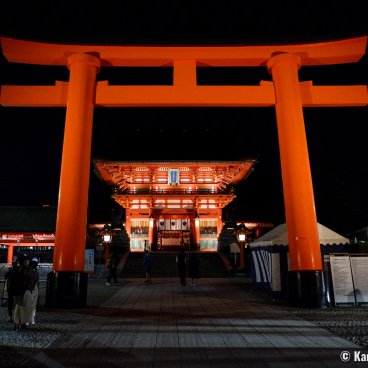 Fushimi Inari Taisha at night 2