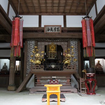 Joju-ji (Kyoto), Altar and images of Buddha in the main hall