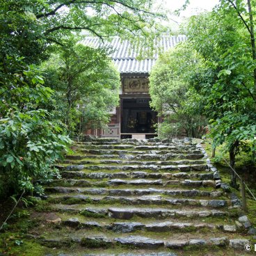 Joju-ji (Kyoto), Stone stairway to the main hall Hondo