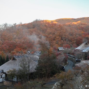 Miyama Sanso (Kurokawa Onsen), View on the thatched roofs and the valley in autumn