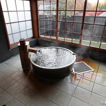 Miyama Sanso (Kurokawa Onsen), Indoor private bath in the morning