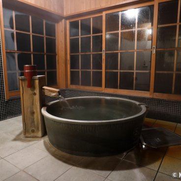 Miyama Sanso (Kurokawa Onsen), Indoor private bath at night