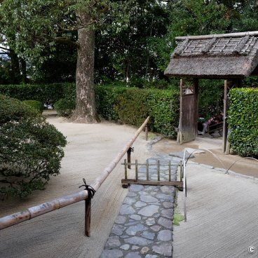 Shisen-do (Kyoto), View on the dry garden and the entrance gate