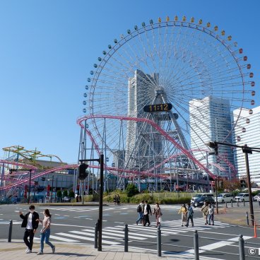 Minato Mirai 21 (Yokohama), View on the theme park Cosmo World and its Ferris wheel