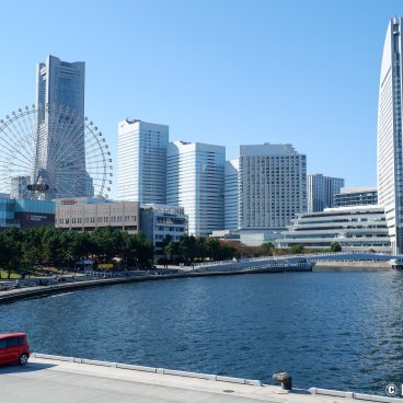Minato Mirai 21 (Yokohama), View on the district's skyline from Hammerhead shopping mall