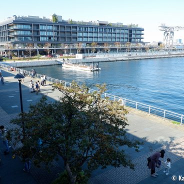 Minato Mirai 21 (Yokohama), View on Hammerhead from a balcony at Marine & Walk shopping mall