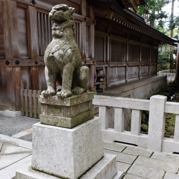 Yahiko-jinja, Statue in the Shinto shrine's grounds