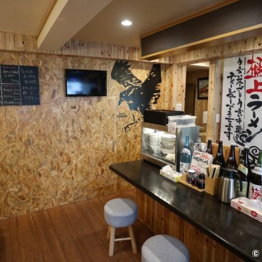Ramen Toride Kenkyujo, Inside view of the restaurant