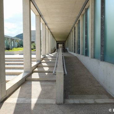 Awaji Yumebutai, Concrete stairway and ramp in the Seaside Gallery