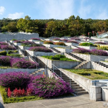 Awaji Yumebutai, Hyakudan-en garden in autumn