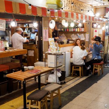 Ebisu Yokocho (Shibuya), Izakaya bars at the beginning of the evening 2
