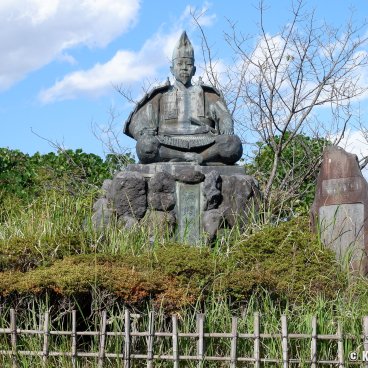 Daibutsu Hiking Trail (Kamakura), Statue of Minamoto no Yoritomo in Genjiyama Koen