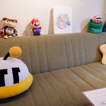 84 Hashi Cafe (Tokyo), Sofa decorated with Nintendo soft toys