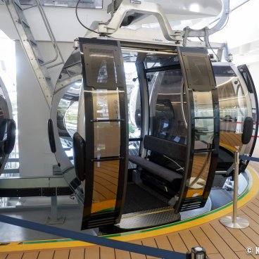 Yokohama Air Cabin, One cabin ready for embarkation