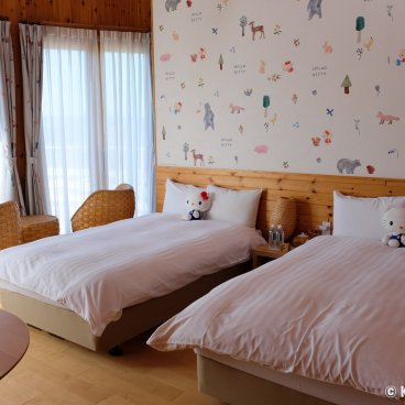 Grand Chariot Hokutoshichisei 135° Hotel (Awaji), Hello Kitty Natural Forest room, Western style bedding