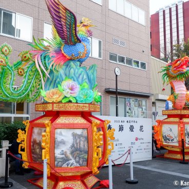Chukagai (Chinatown in Yokohama), Sponsored lanterns lit up at night