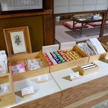 Tsumekiri Fudoson (Shima), Counter selling the temple's Omamori amulets