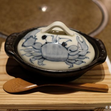 Kani Doraku Kyoto Honten (Kyoto), Tableware with crab pattern 2