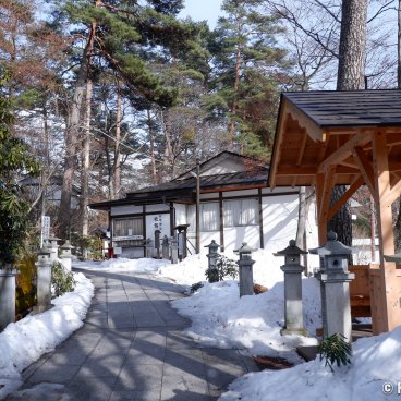 Shirane-jinja (Kusatsu), Shrine's grounds