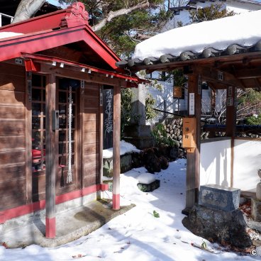 Shirane-jinja (Kusatsu), Temple of the Nichiren sect next to Shirane shrine 2