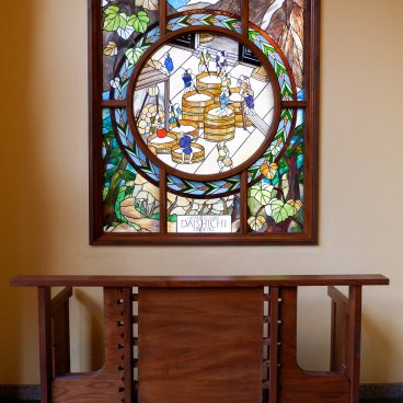 Daishichi (Fukushima), Decoration of the sake brewery's entrance hall