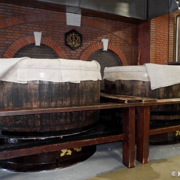 Daishichi (Fukushima), Wood barrels in the sake brewery's tour