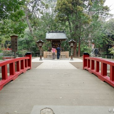 Hikawa-jinja (Saitama), Vermilion bridge to access the Munakata shrine