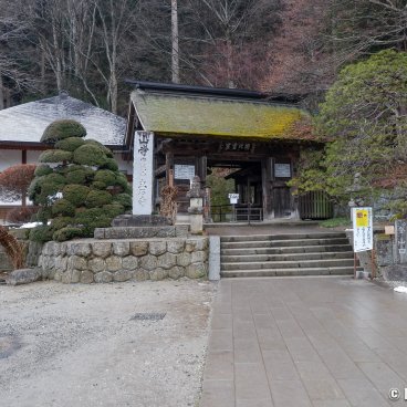 Yamadera, Sanmon Gate and starting point of the ascension in the mountain