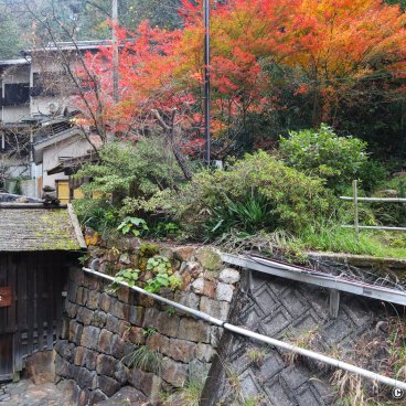 Yunomine Onsen (Kumano Kodo), Ryokan inns and village's public bath facilities in autumn