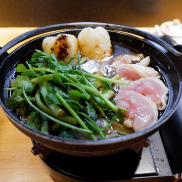Honke Abeya (Akita), Chicken Kiritanpo Nabe on the cooking stove