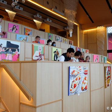 Japanese restaurant Aonoya (Seikaiha), View on the auditorium-like restaurant seatings