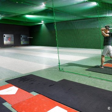 Indoor batting center (baseball) in Tokyo 2