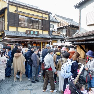 Kawagoe (Saitama), Crowded streets of the historical downtown on a weekend during the sakura season 2