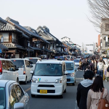 Kawagoe (Saitama), Crowded streets of the historical downtown on a weekend during the sakura season 3