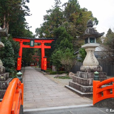Kumano Hayatama Taisha, Entrance of the shrine with vermilion bridge and torii gate