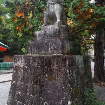 Kumano Hayatama Taisha, Komainu statue